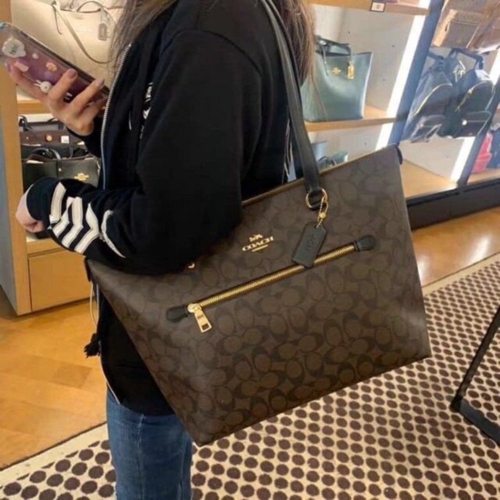NWT - Only 1 Left- COACH Gallery Tote In Signature Canvas -Beautiful and Useful - Picture 7 of 16